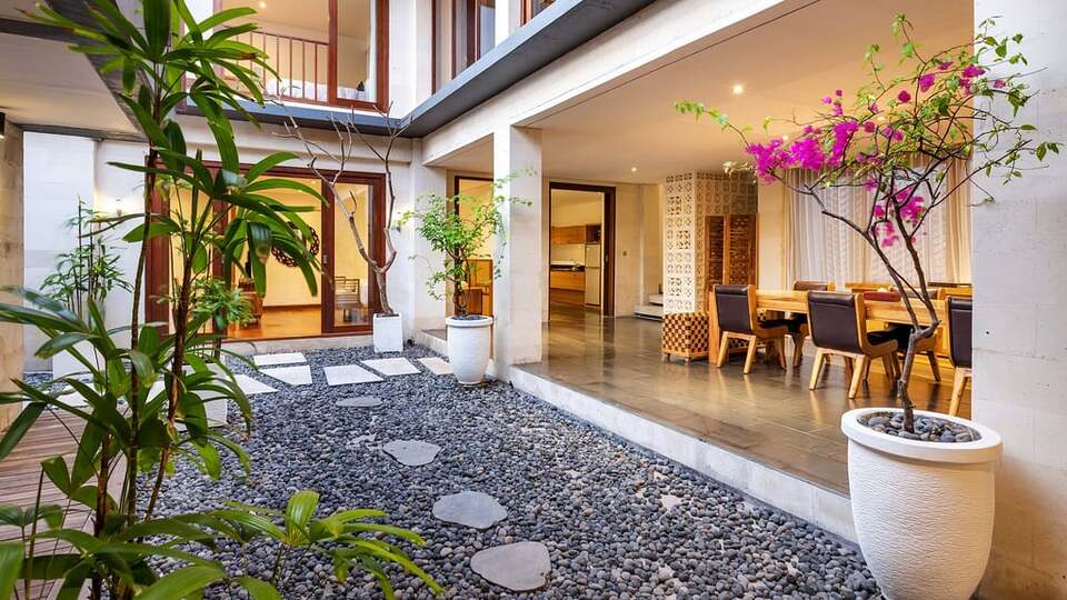 5 Star The Chand’s Three – Elevated Beachfront Escape