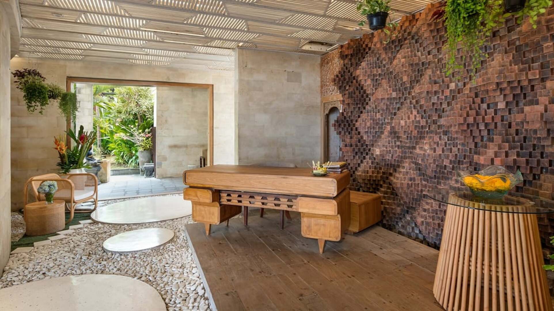 5 Star The Chand’s Three – Elevated Beachfront Escape