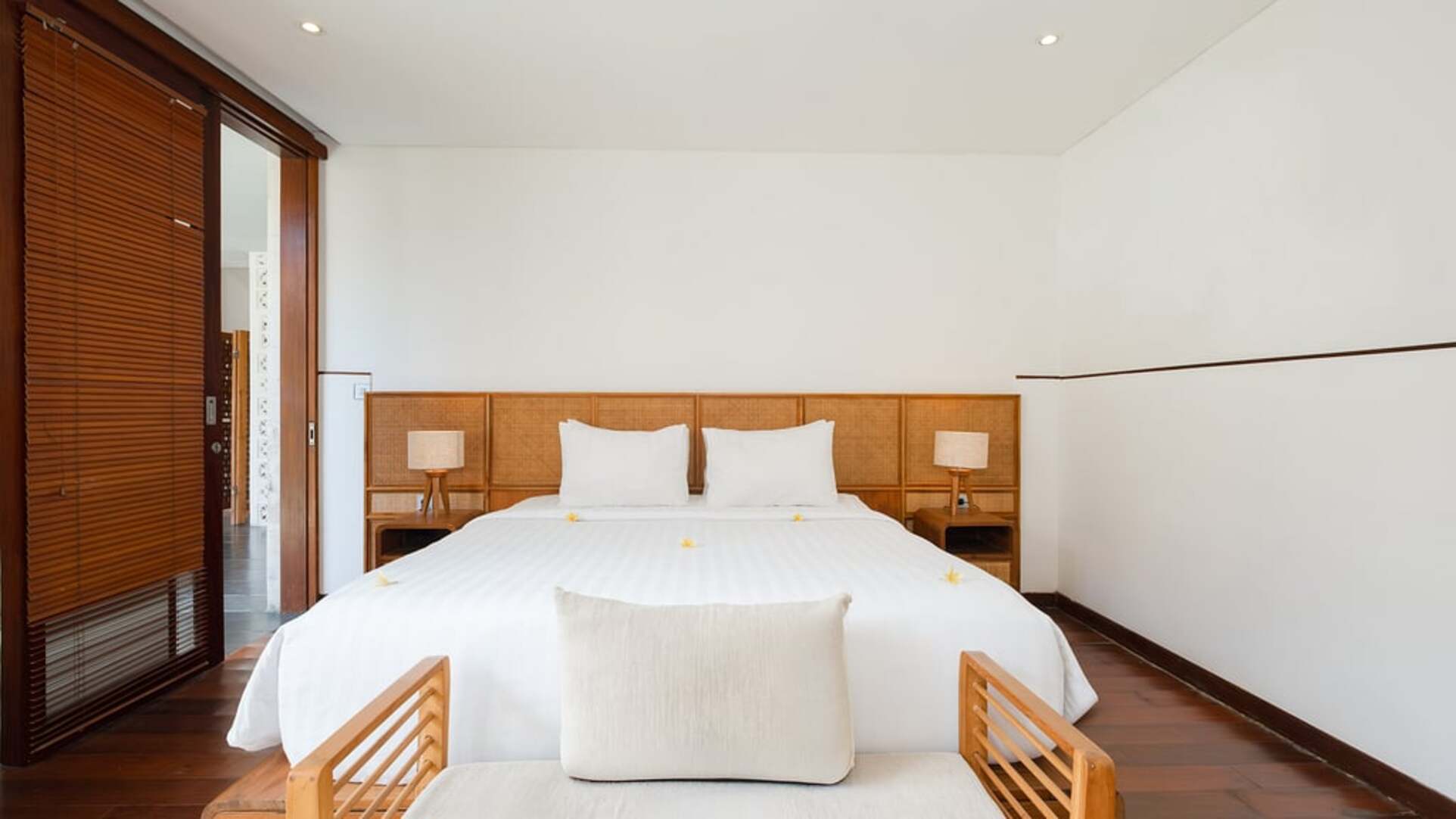 5 Star The Chand’s Three – Elevated Beachfront Escape