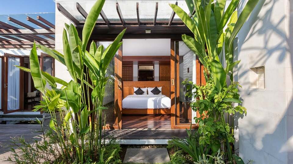 5 Star The Chand’s Two – Tropical Beachfront Haven