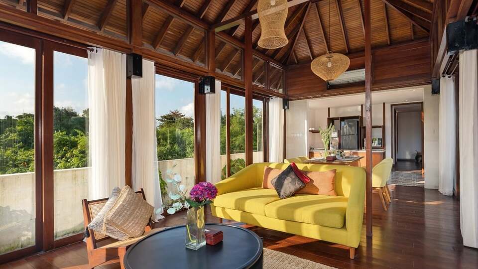 5 Star The Chand’s Two – Tropical Beachfront Haven