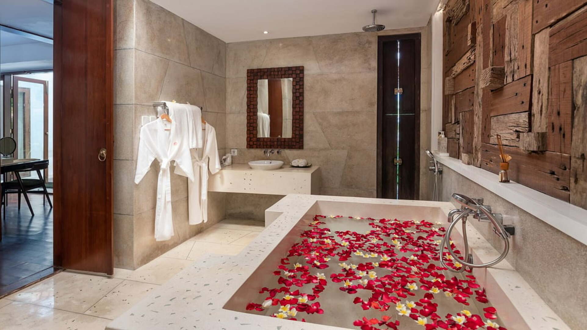 5 Star The Chand’s Estate – Exclusive Beachfront Collection