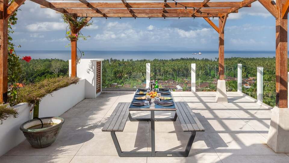 5 Star Villa Zen Sengkidu – Panoramic Coastal Retreat
