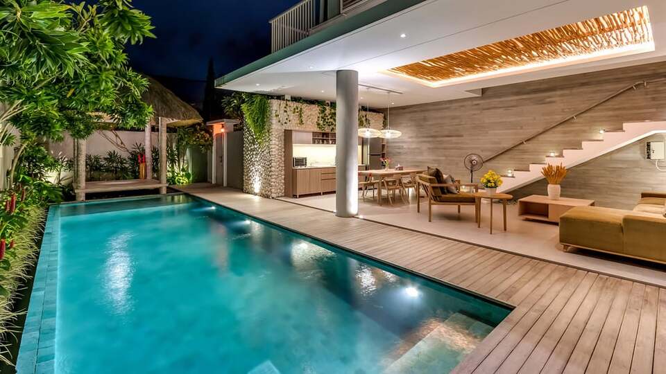 5 Star Swan Villa 1 – Tropical Seminyak Escape