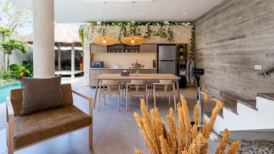 5 Star Swan Villa 2 – Petitenget Garden Retreat
