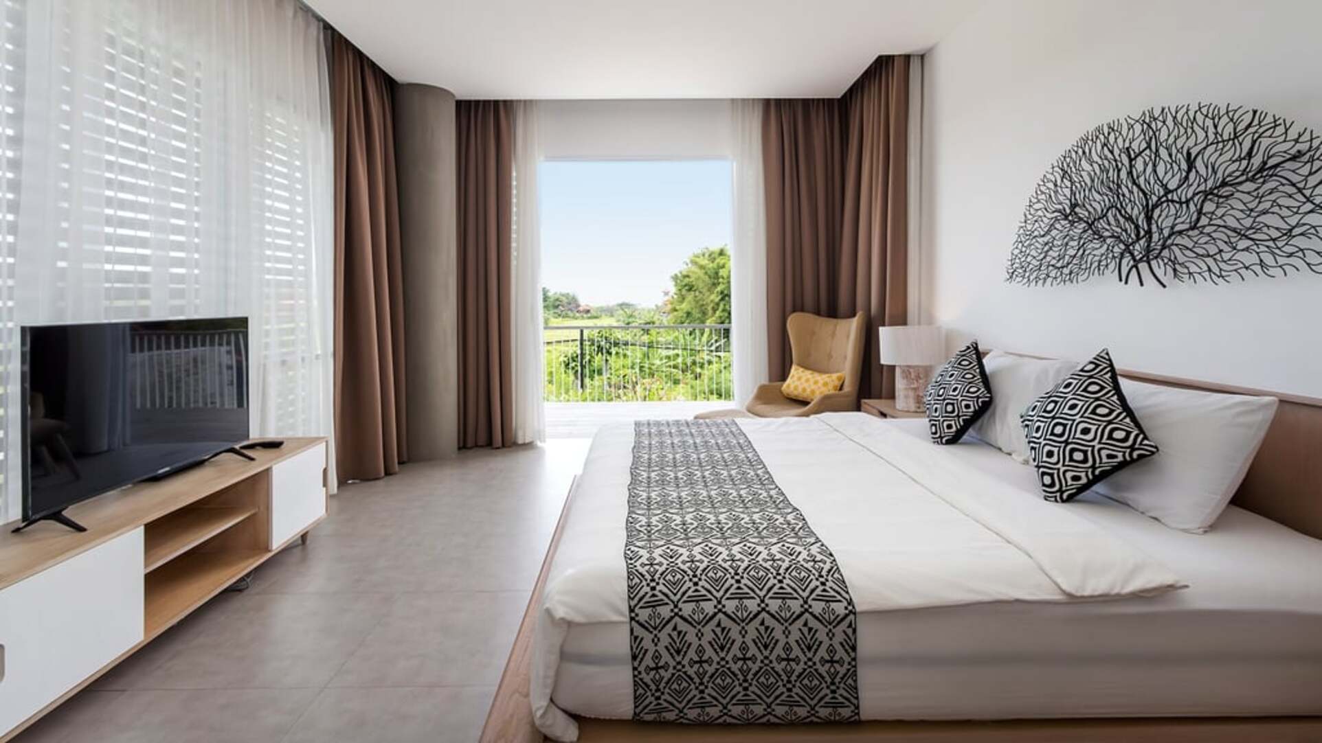 5 Star Swan Villa 2 – Petitenget Garden Retreat