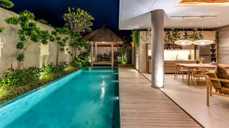 5 Star Swan Villa 2 – Petitenget Garden Retreat, Seminyak, Indonesia