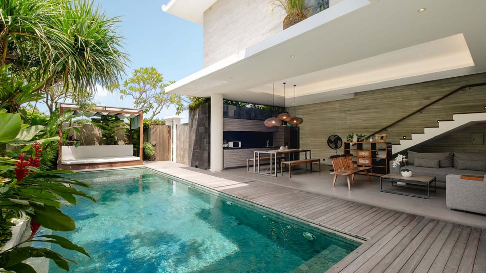 5 Star Swan Villa R – Boho Garden Escape