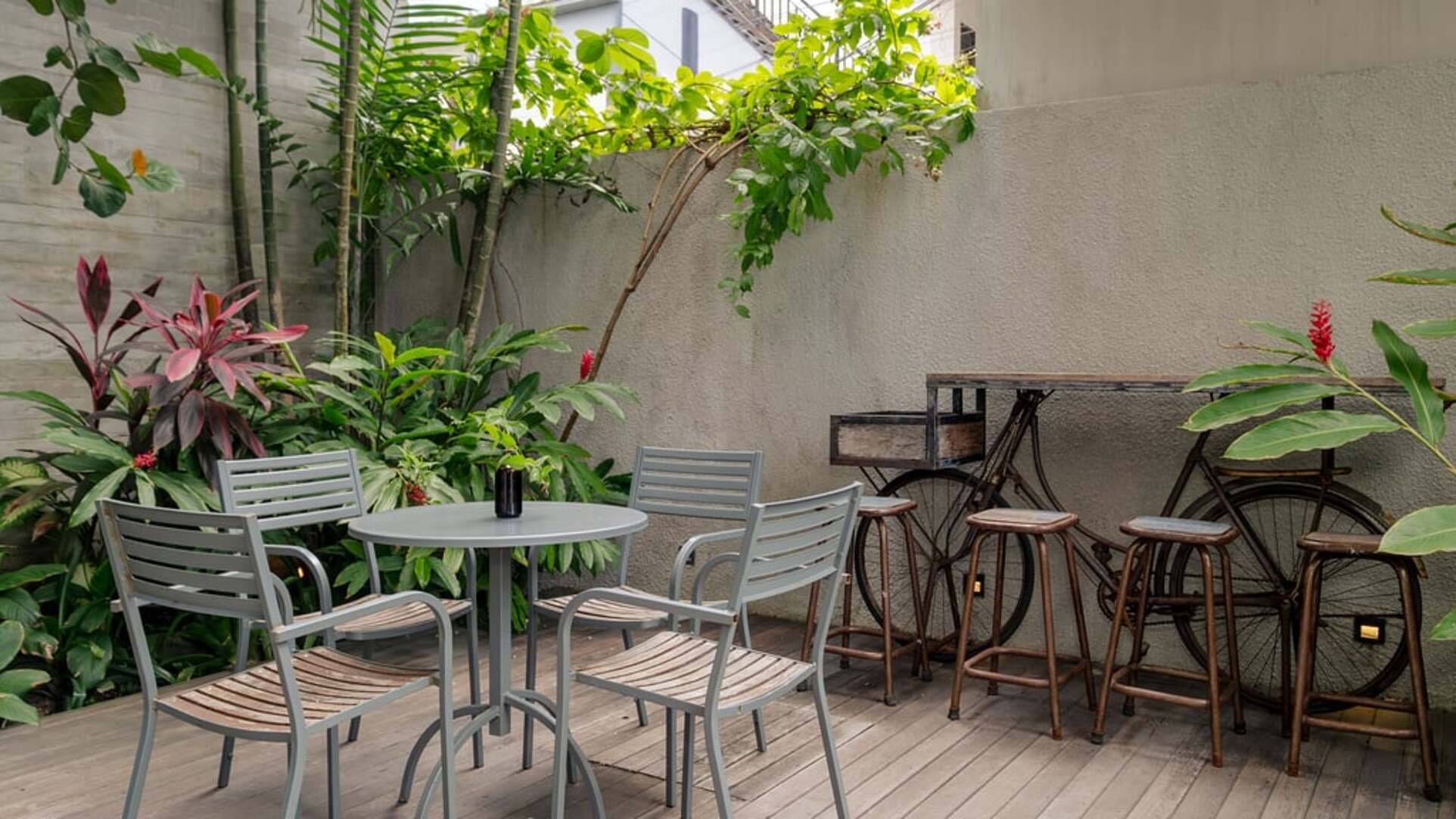 5 Star Swan Villa R – Boho Garden Escape