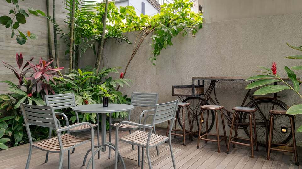 5 Star Swan Villa R – Boho Garden Escape