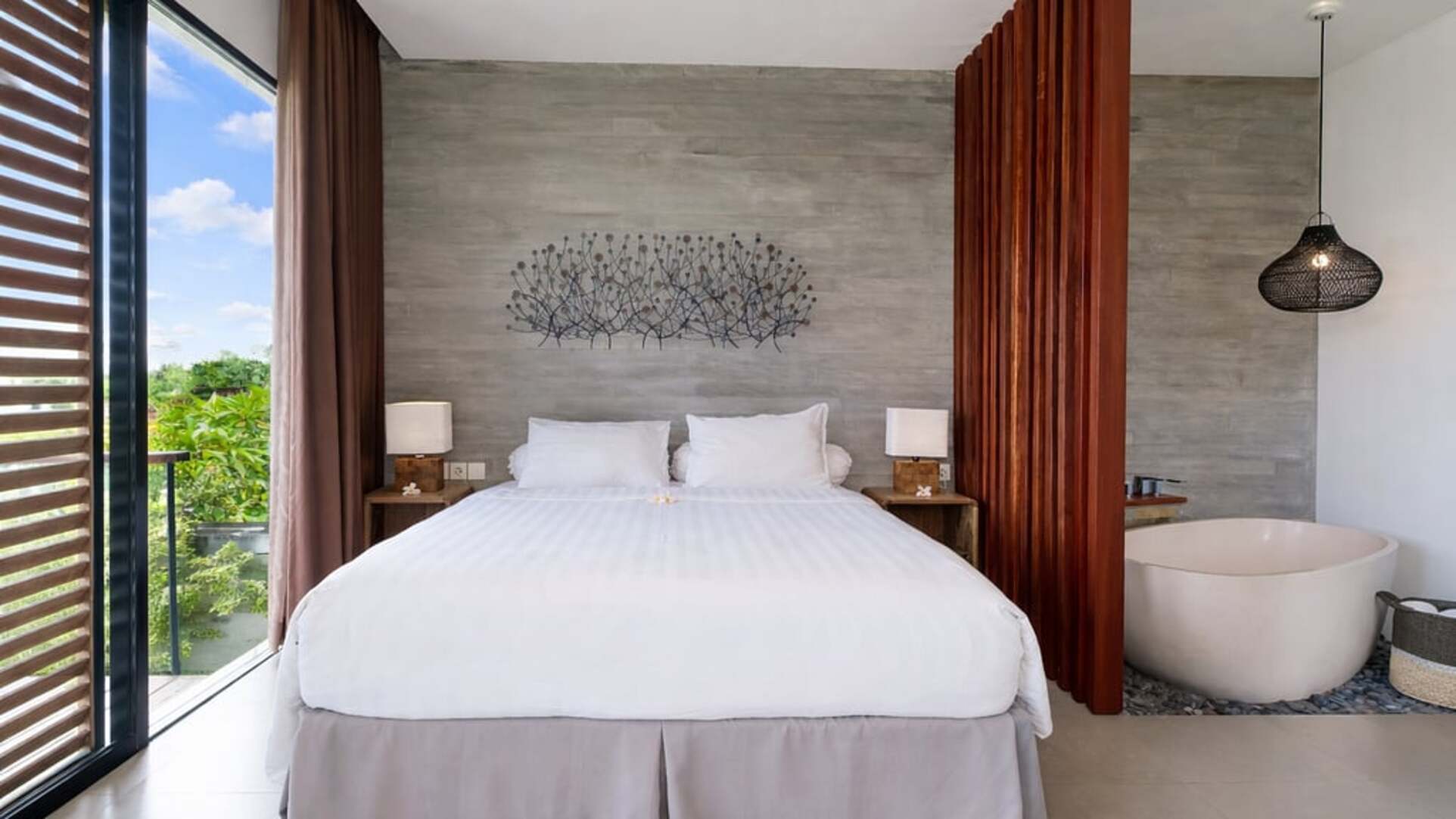 5 Star Swan Villa R – Boho Garden Escape