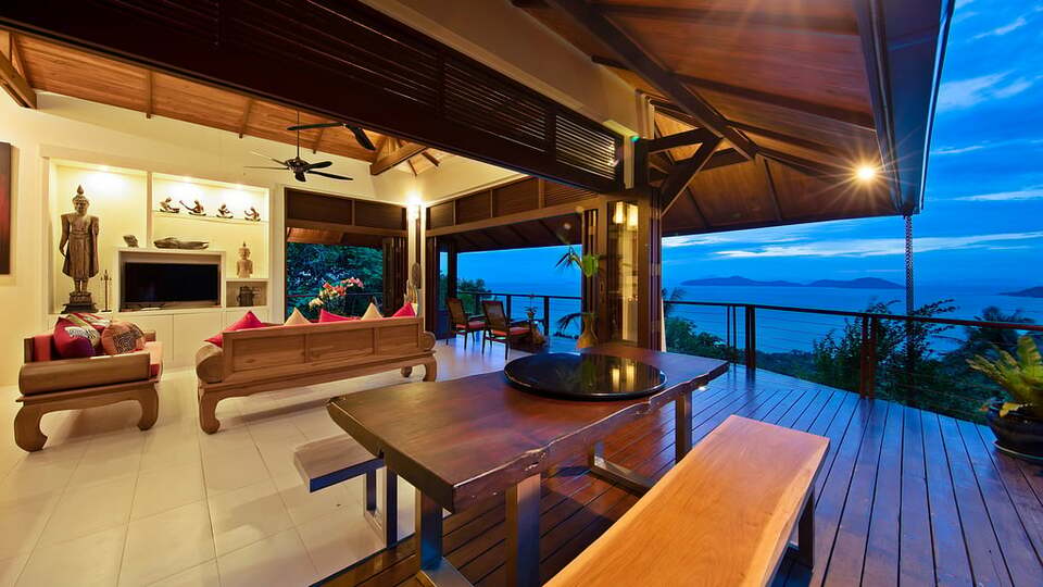 5 Star Sunset Rock Villa – Hillside Sunset Haven