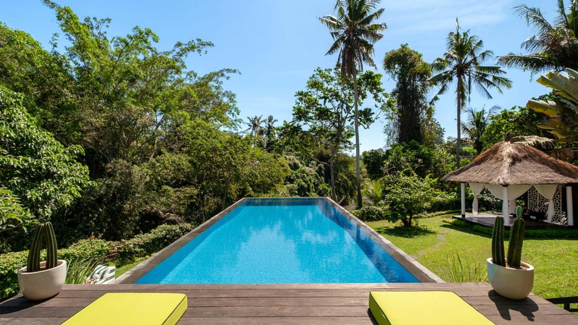 5 Star Villa Lepak by the River – Riverside Ubud Retreat