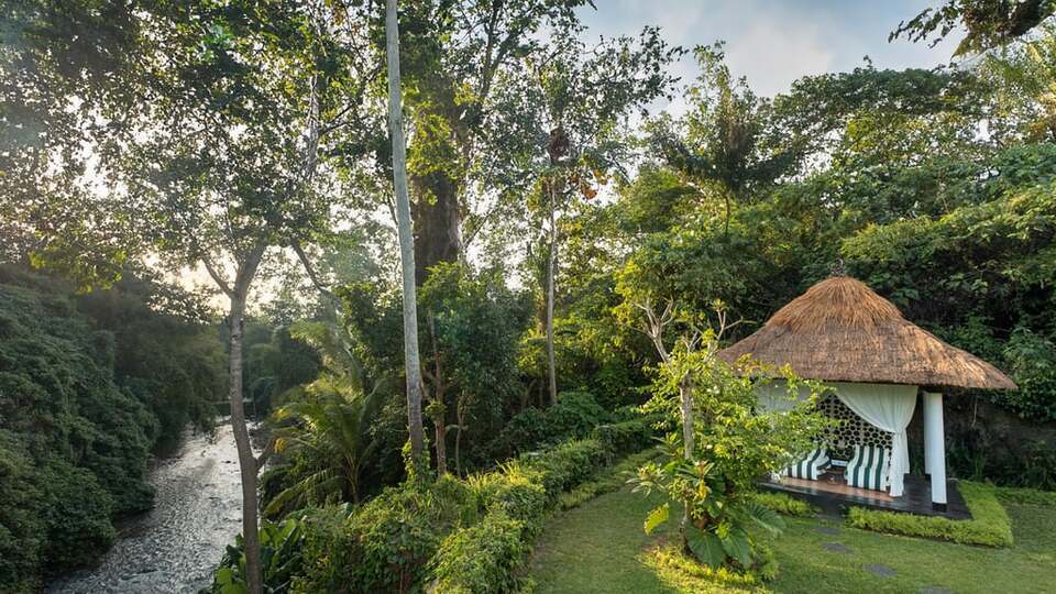 5 Star Villa Lepak by the River – Riverside Ubud Retreat