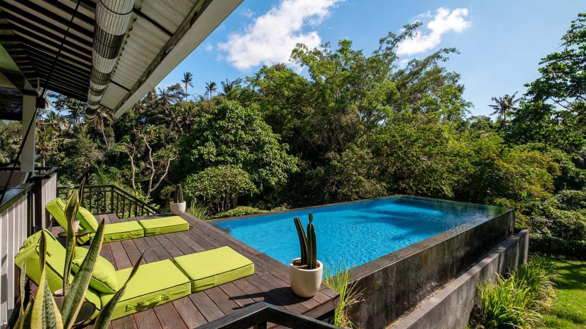 5 Star Villa Lepak by the River – Riverside Ubud Retreat