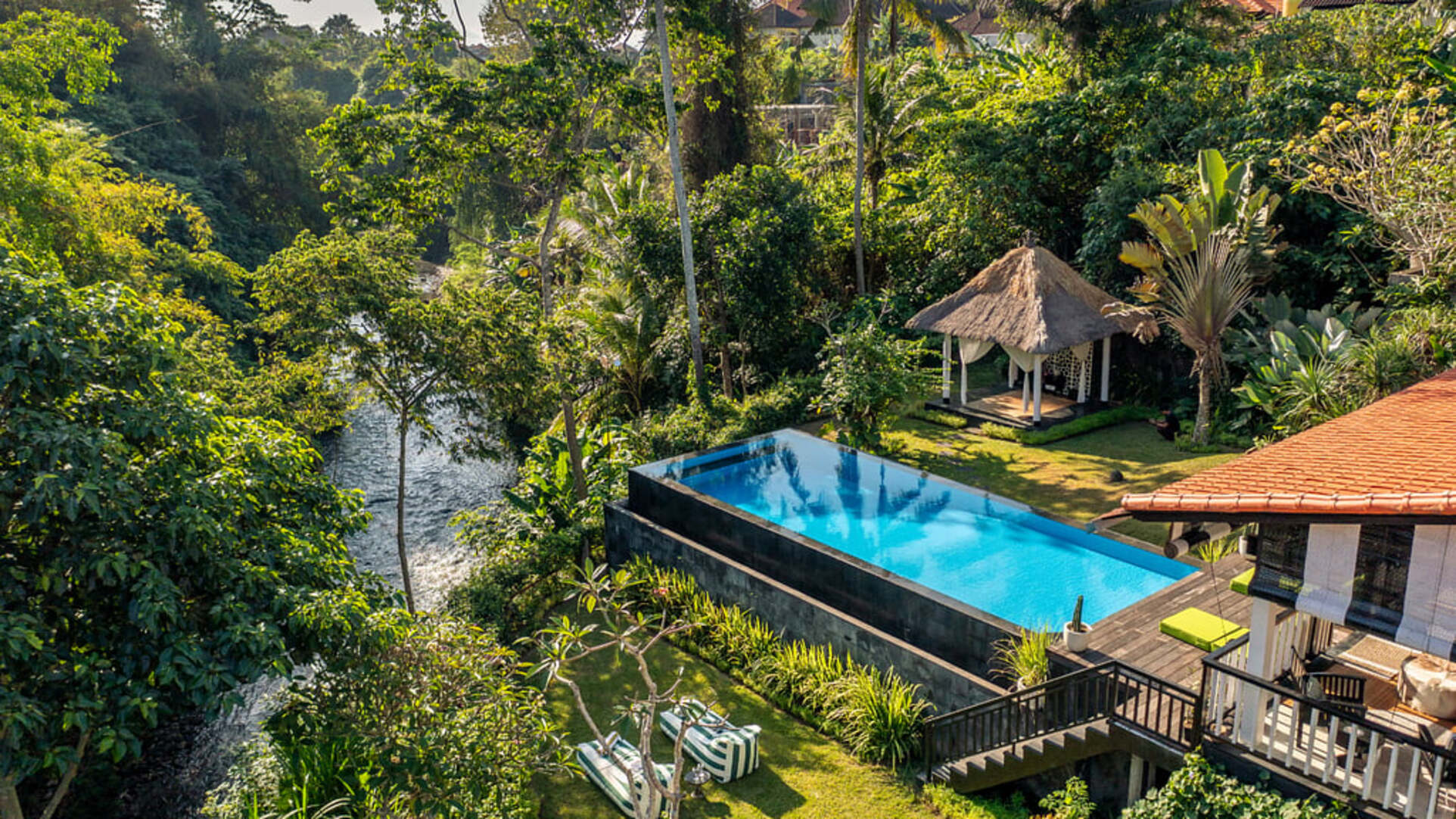 5 Star Villa Lepak by the River – Riverside Ubud Retreat