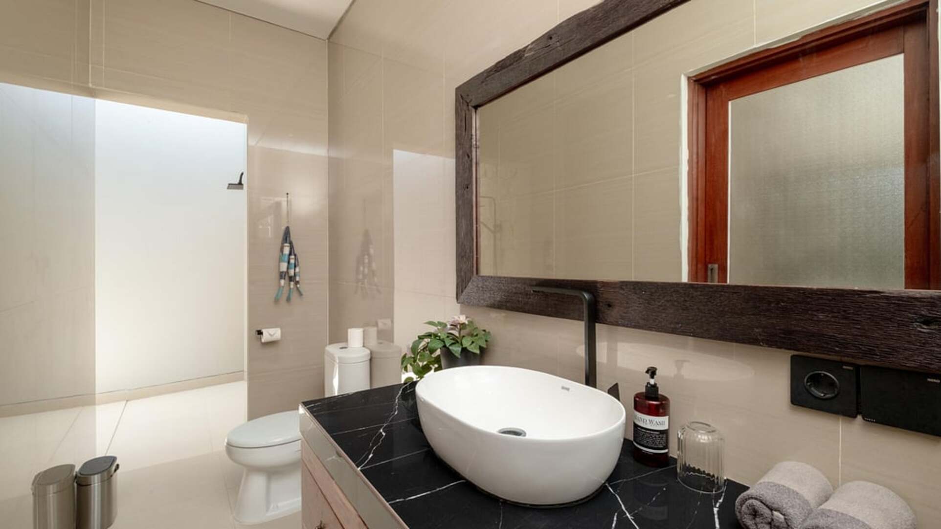 5 Star Villa Lange 2 – Serene Seminyak Escape
