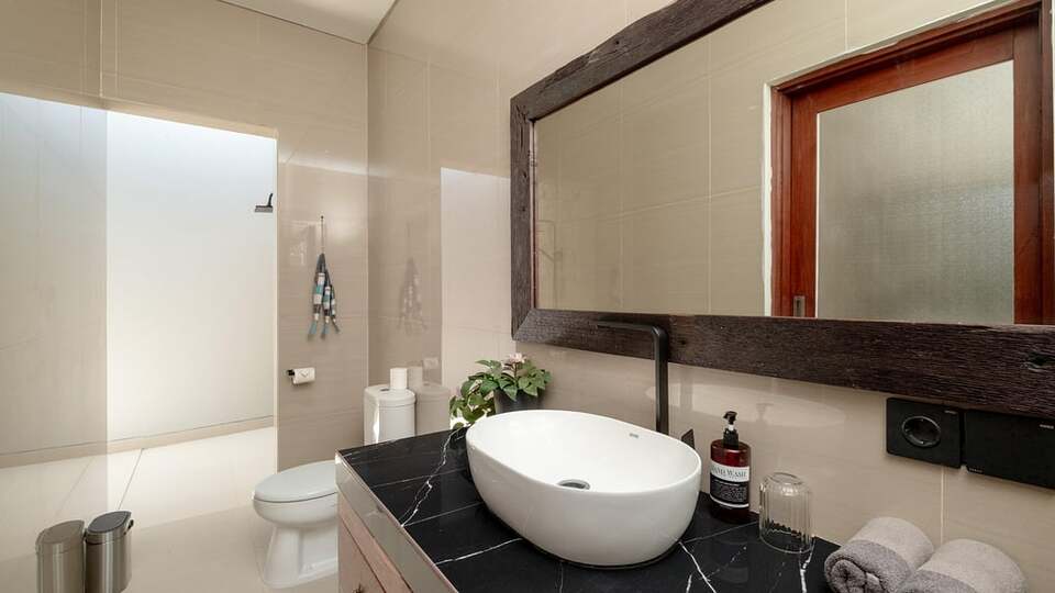 5 Star Villa Lange 2 – Serene Seminyak Escape