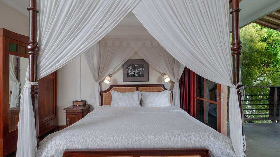 5 Star NicoNico Mansion – Eclectic Seminyak Mansion