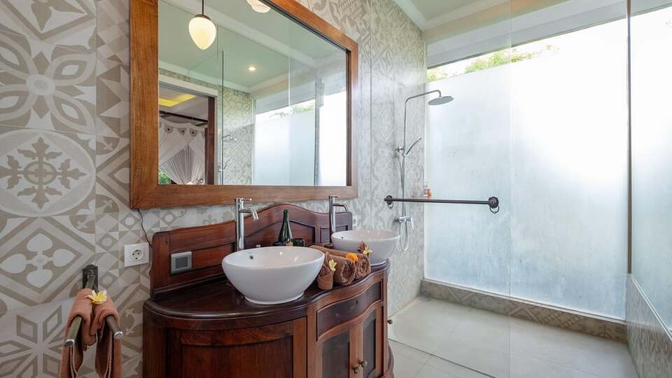 5 Star NicoNico Mansion – Eclectic Seminyak Mansion