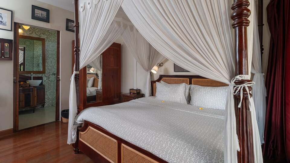 5 Star NicoNico Mansion – Eclectic Seminyak Mansion
