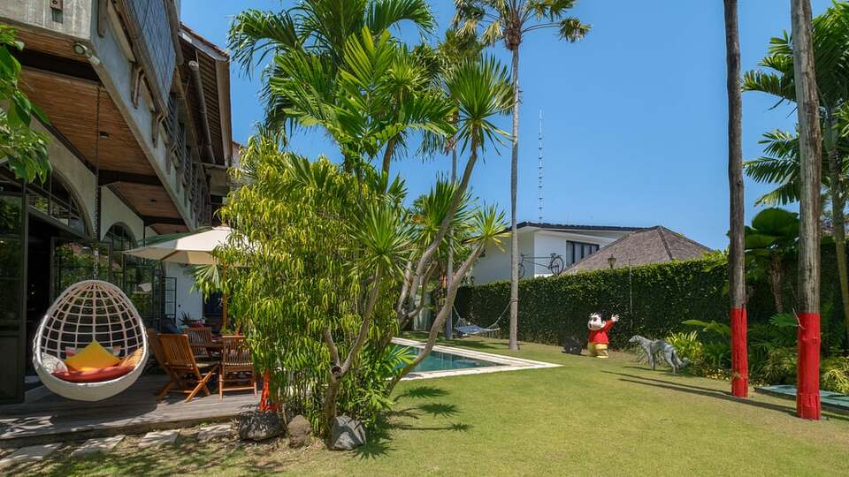 5 Star NicoNico Mansion – Eclectic Seminyak Mansion