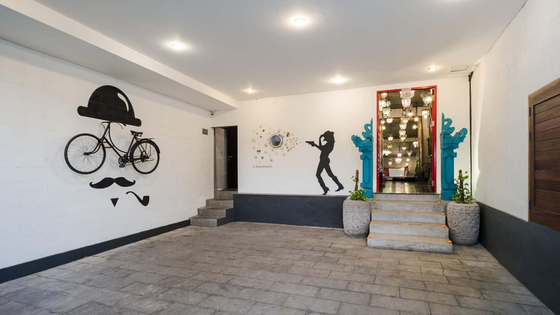 5 Star NicoNico Mansion – Eclectic Seminyak Mansion