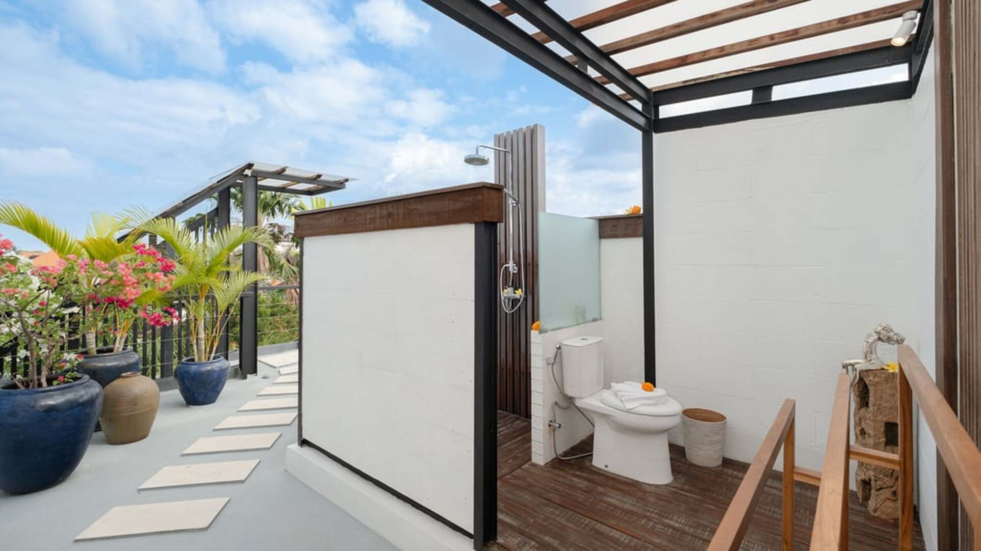 5 Star NicoNico Mansion – Eclectic Seminyak Mansion