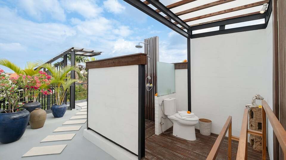 5 Star NicoNico Mansion – Eclectic Seminyak Mansion