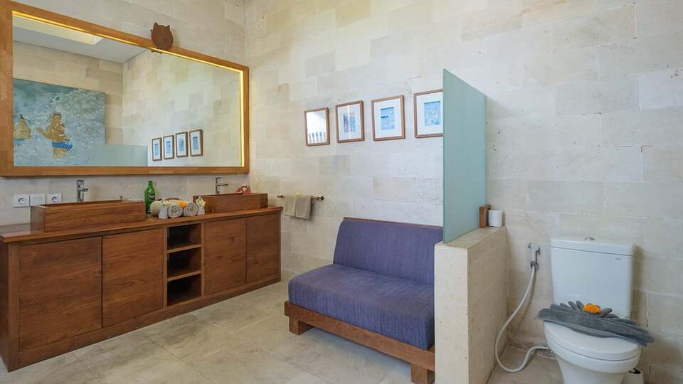 5 Star NicoNico Mansion – Eclectic Seminyak Mansion