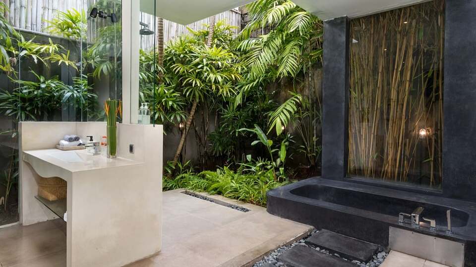 5 Star Alice Estate – Serene Seminyak Estate