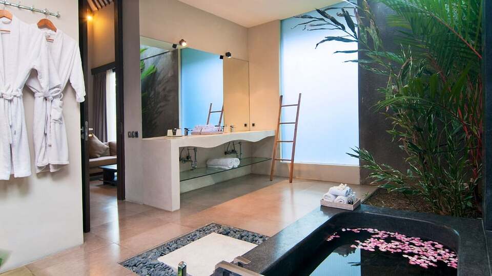 5 Star Alice Estate – Serene Seminyak Estate