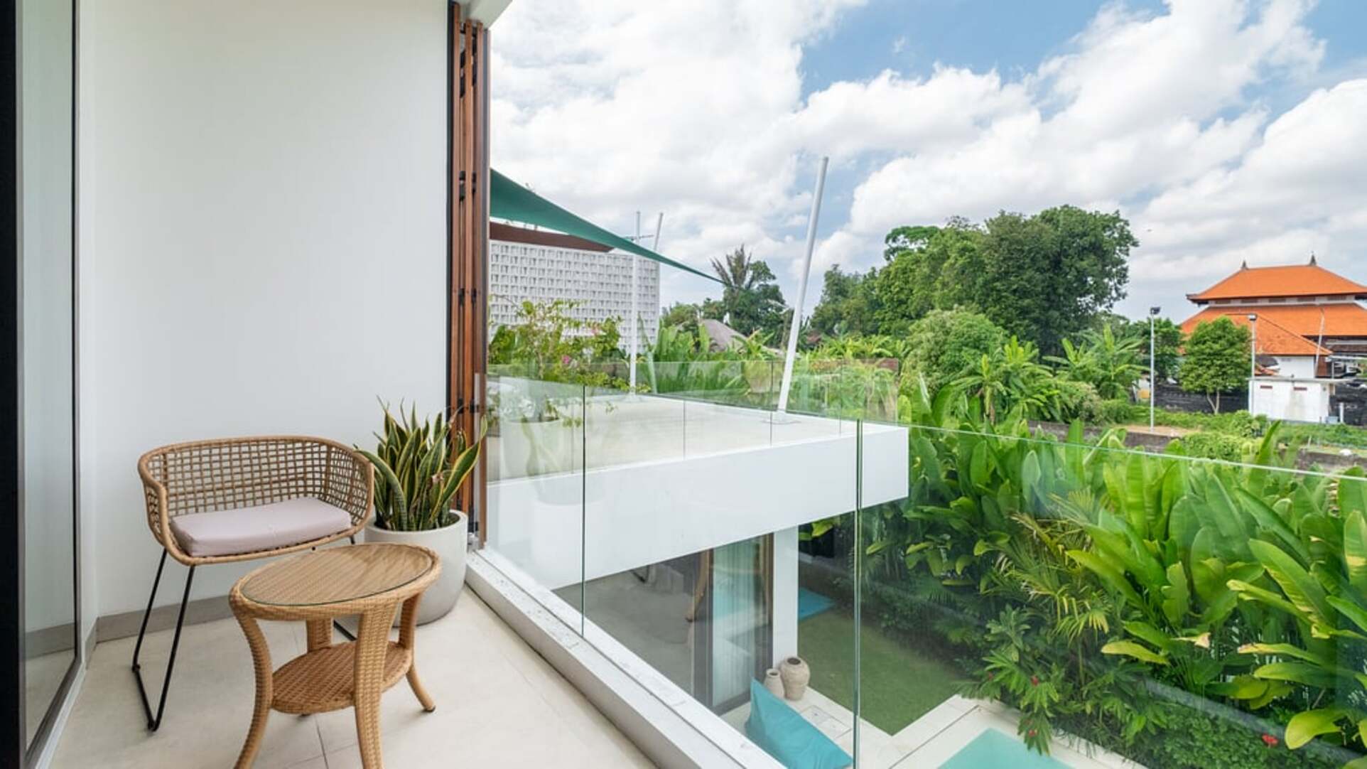 5 Star Villa Loona Palm Villa 2 - Contemporary Tropical Escape