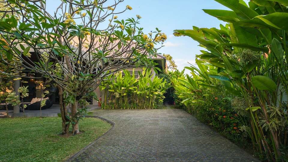 5 Star M Villa 318 Canggu - Tropical Elegance