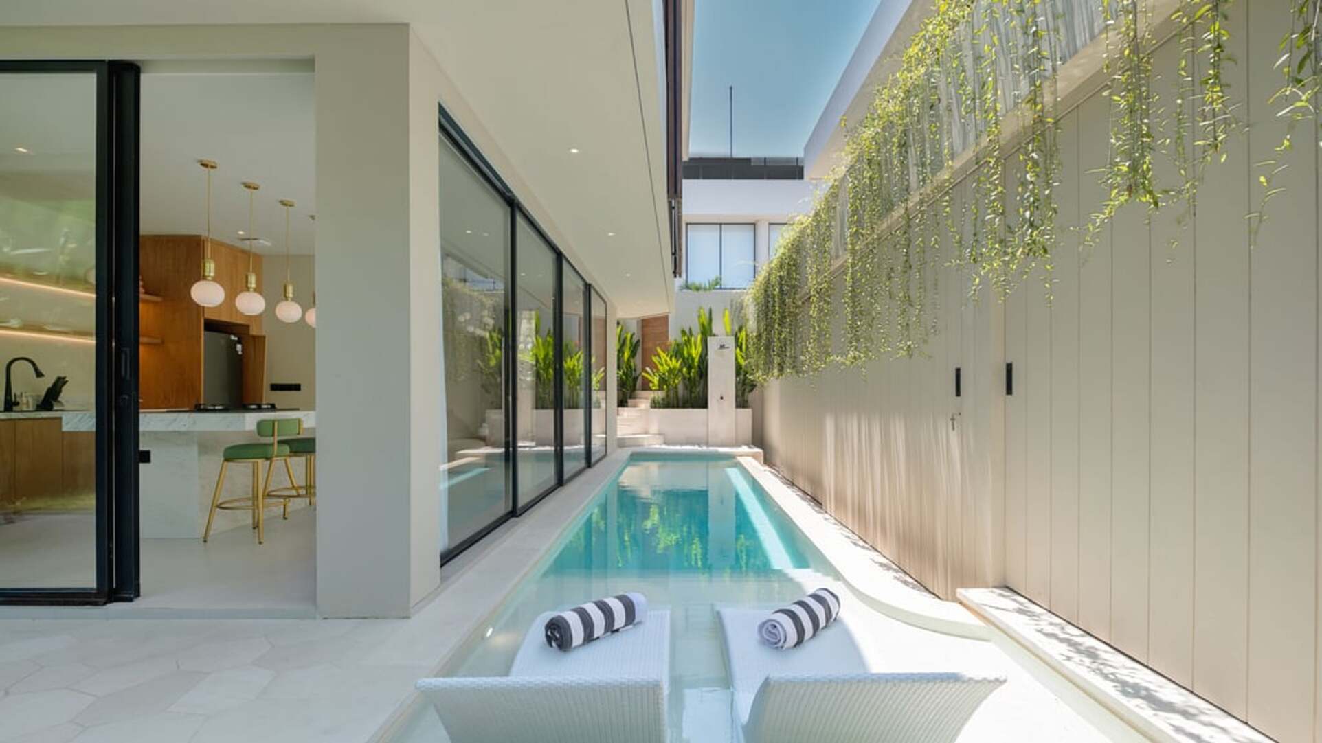 5 Star Loona Palm Seseh 1 - Contemporary Coastal Retreat