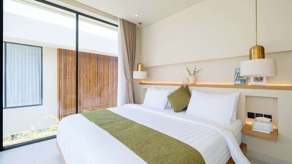 5 Star Loona Palm Seseh 1 - Contemporary Coastal Retreat