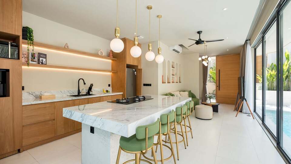 5 Star Loona Palm Seseh 1 - Contemporary Coastal Retreat