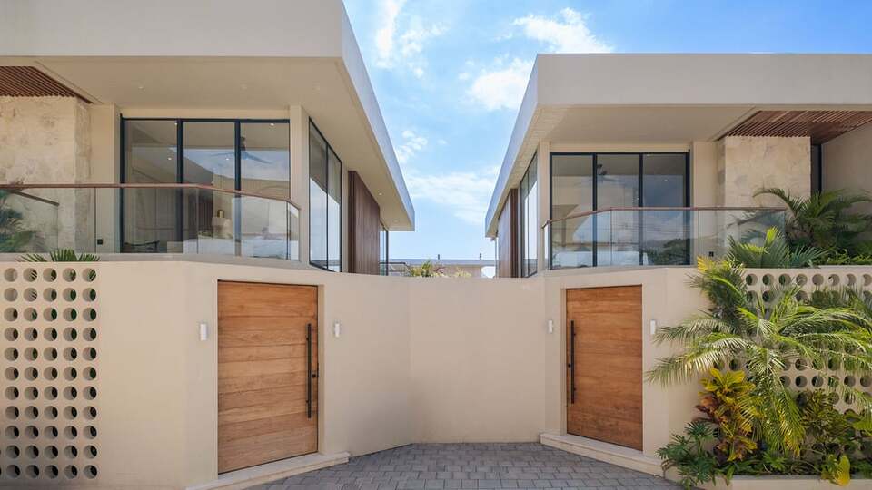 5 Star Loona Palm Seseh 1 - Contemporary Coastal Retreat