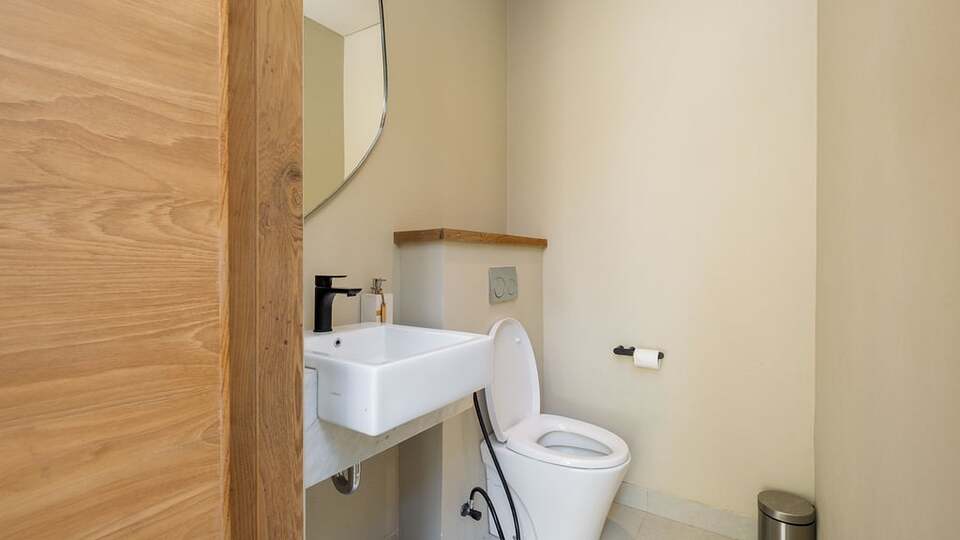 5 Star Loona Palm Seseh 1 - Contemporary Coastal Retreat