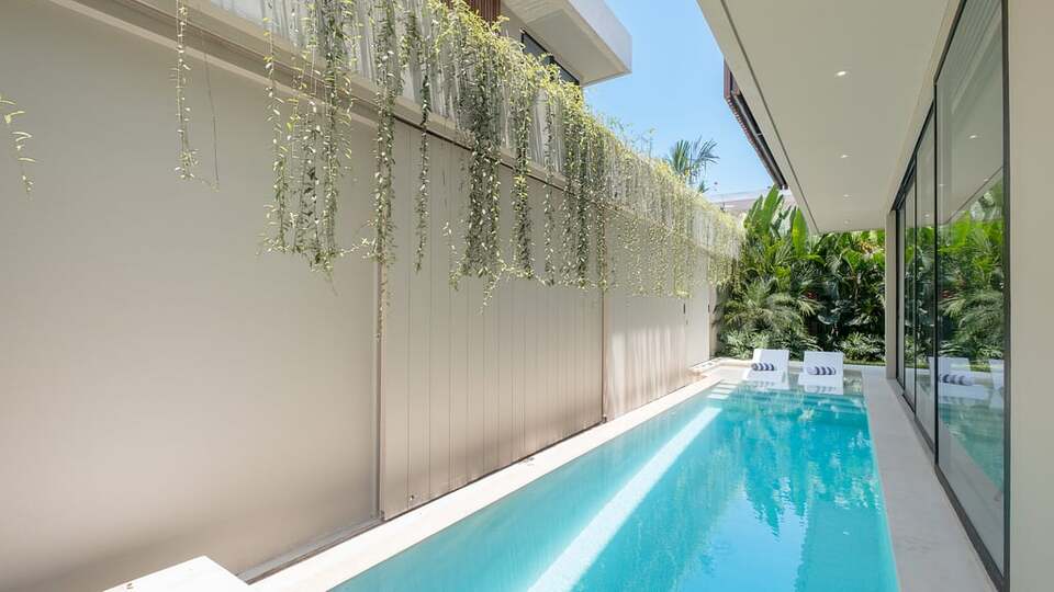 5 Star Loona Palm Seseh 1 - Contemporary Coastal Retreat