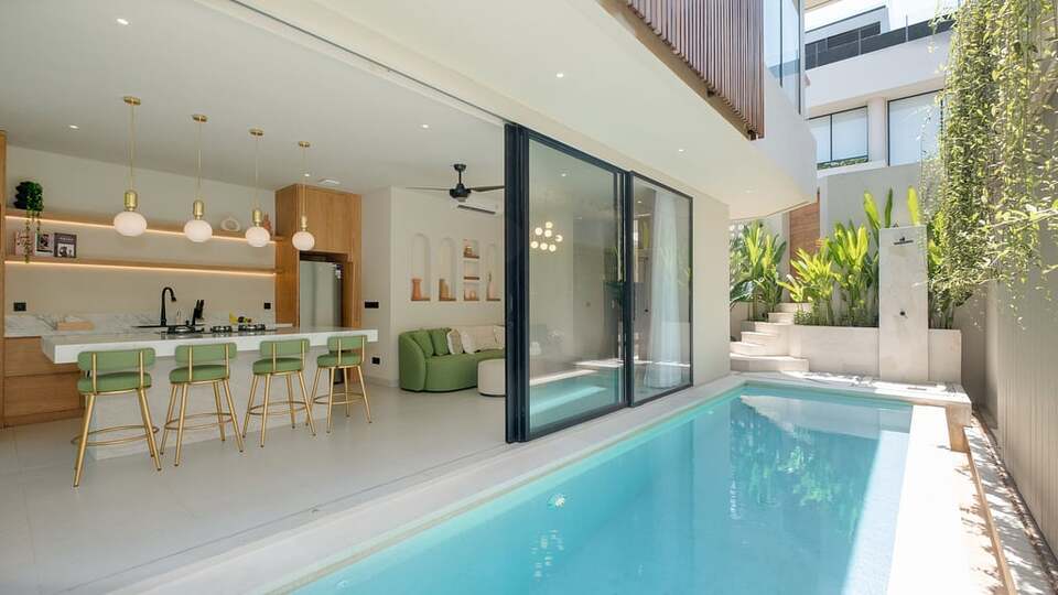 5 Star Loona Palm Seseh 1 - Contemporary Coastal Retreat