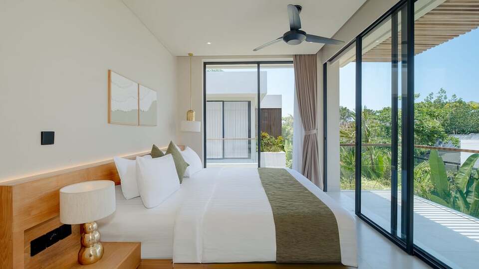 5 Star Loona Palm Seseh 1 - Contemporary Coastal Retreat