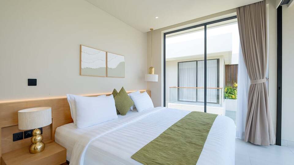 5 Star Loona Palm Seseh 1 - Contemporary Coastal Retreat