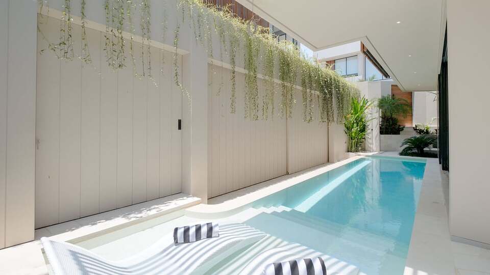 5 Star Loona Palm Seseh 2 - Modern Coastal Escape