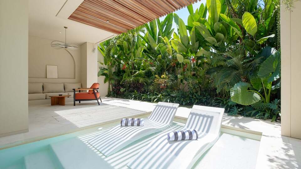 5 Star Loona Palm Seseh 2 - Modern Coastal Escape