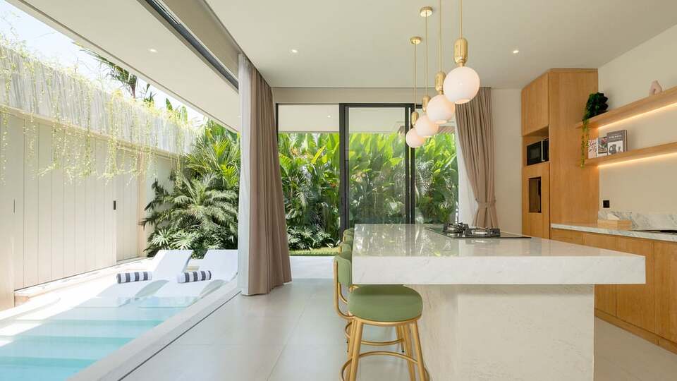 5 Star Loona Palm Seseh Estate - Modern Coastal Serenity