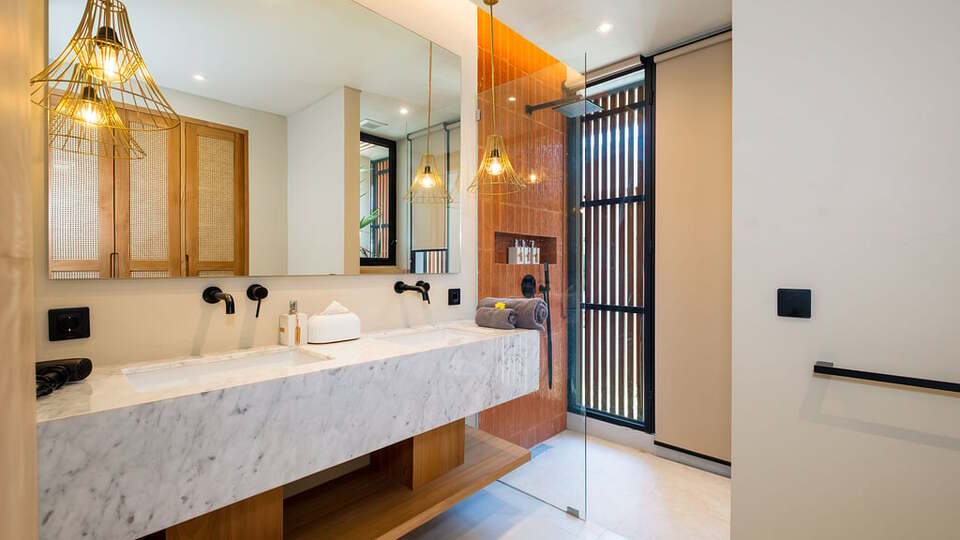 5 Star Loona Palm Seseh Estate - Modern Coastal Serenity