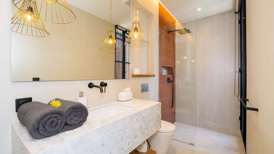5 Star Loona Palm Seseh Estate - Modern Coastal Serenity