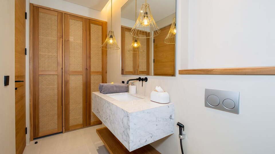 5 Star Loona Palm Seseh Estate - Modern Coastal Serenity