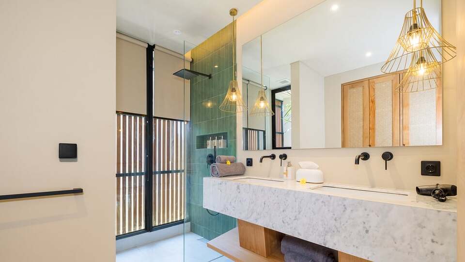 5 Star Loona Palm Seseh Estate - Modern Coastal Serenity